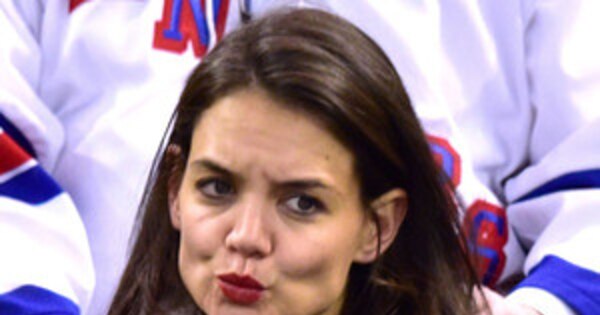 LOL! Katie Holmes' Funny Faces Steal the Show at NYC Hockey Game: See